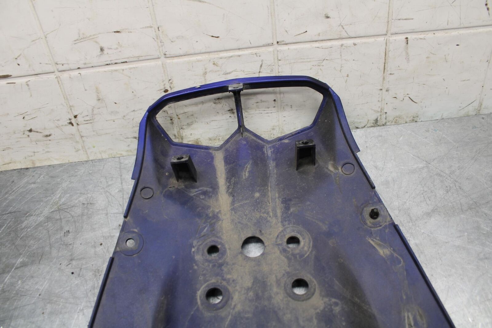 05 YAMAHA YZF R6S BLACK REAR BACK TAIL UNDERTAIL FAIRING COWL FENDER BB462