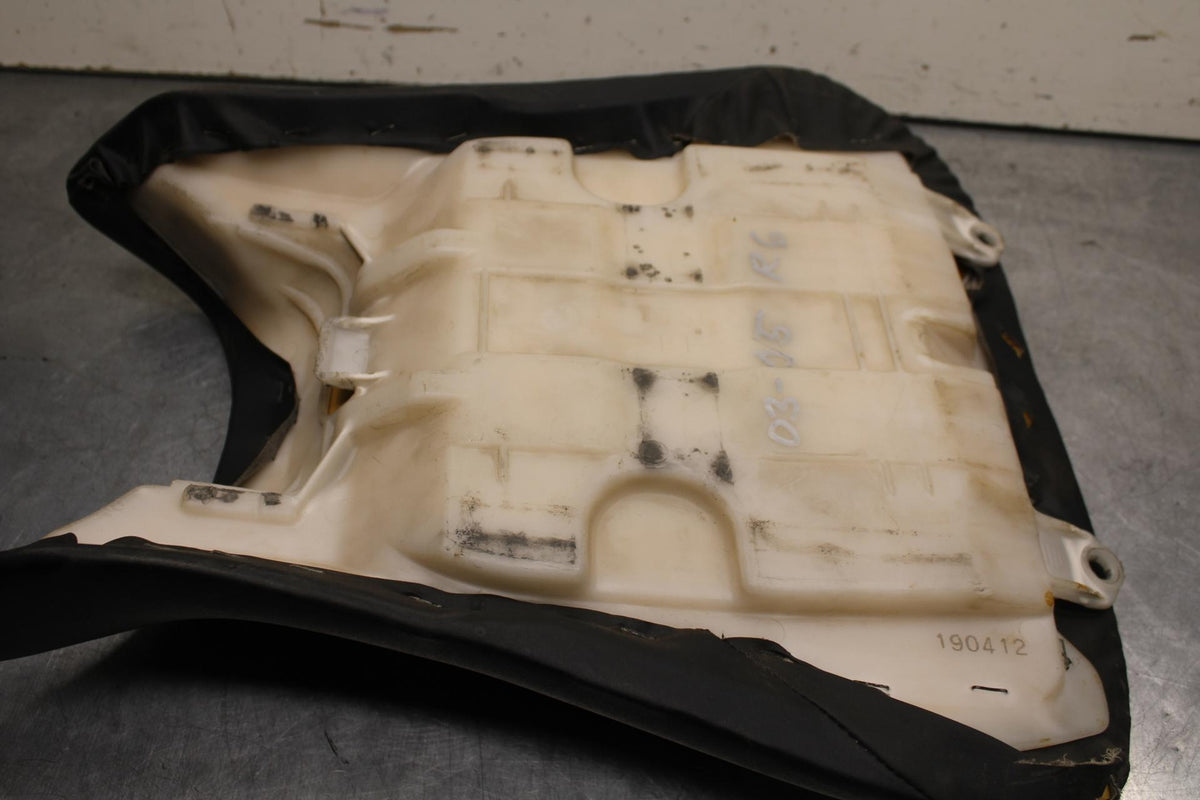 03-05 YAMAHA YZF R6  FRONT DRIVERS SEAT PAD SADDLE PILLION BB622