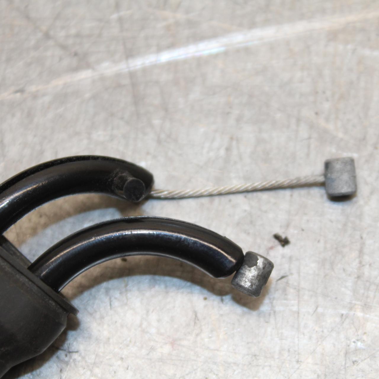 21 KAWASAKI NINJA ZX6R THROTTLE CABLES LINES BB647