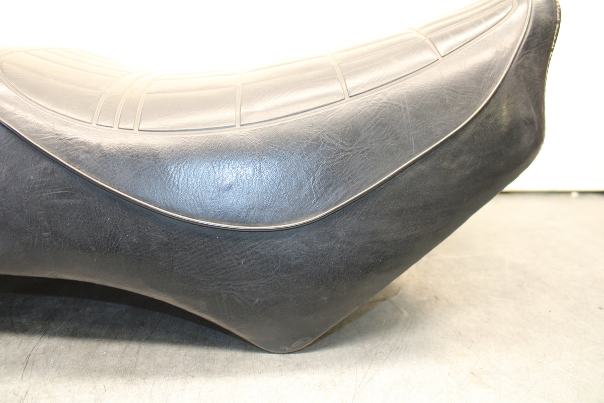 82-83 YAMAHA MAXIM 750 FRONT DRIVERS SEAT BB671