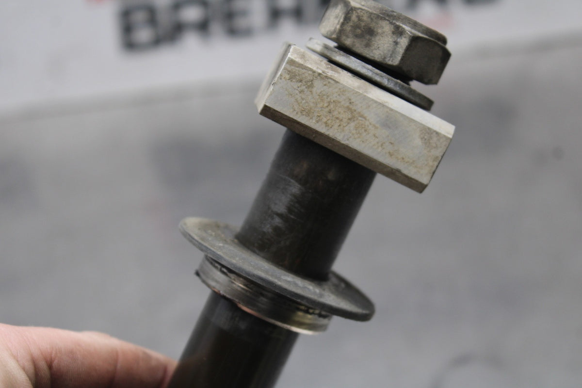 05 YAMAHA YZF R6 REAR AXLE BACK WHEEL RIM PIVOT BOLT AXEL BB858