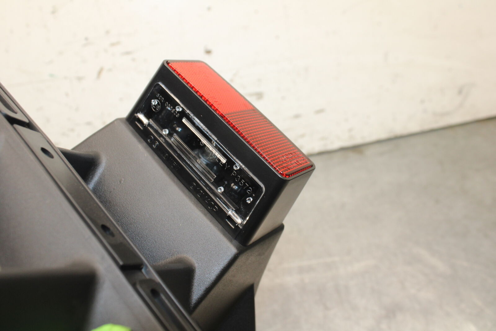 05-08 SUZUKI GSXR1000 REAR BACK FENDER MUD GUARD BB113