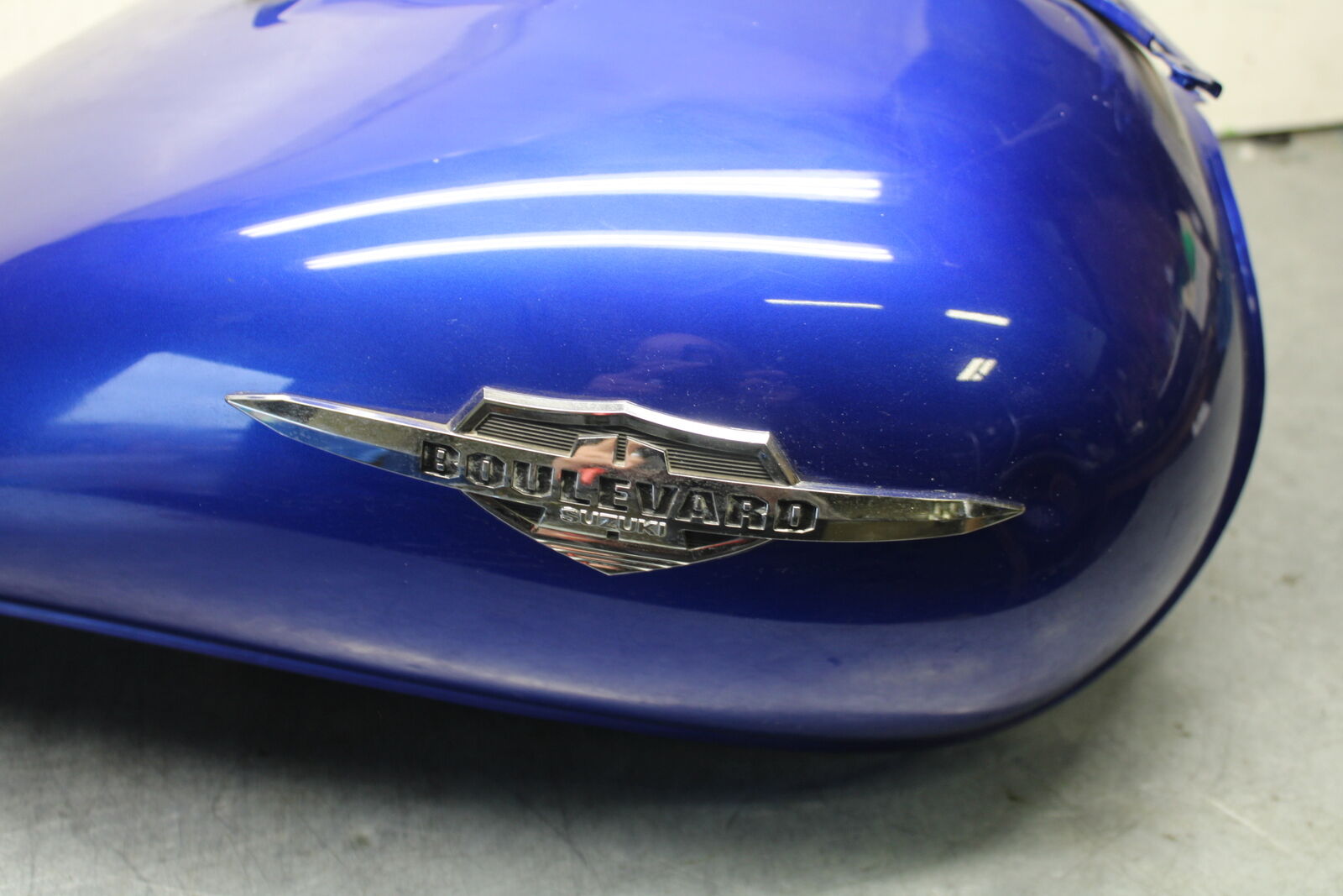 05-06 SUZUKI BOULEVARD M50 GAS TANK FUEL PETROL RESERVOIR BB671