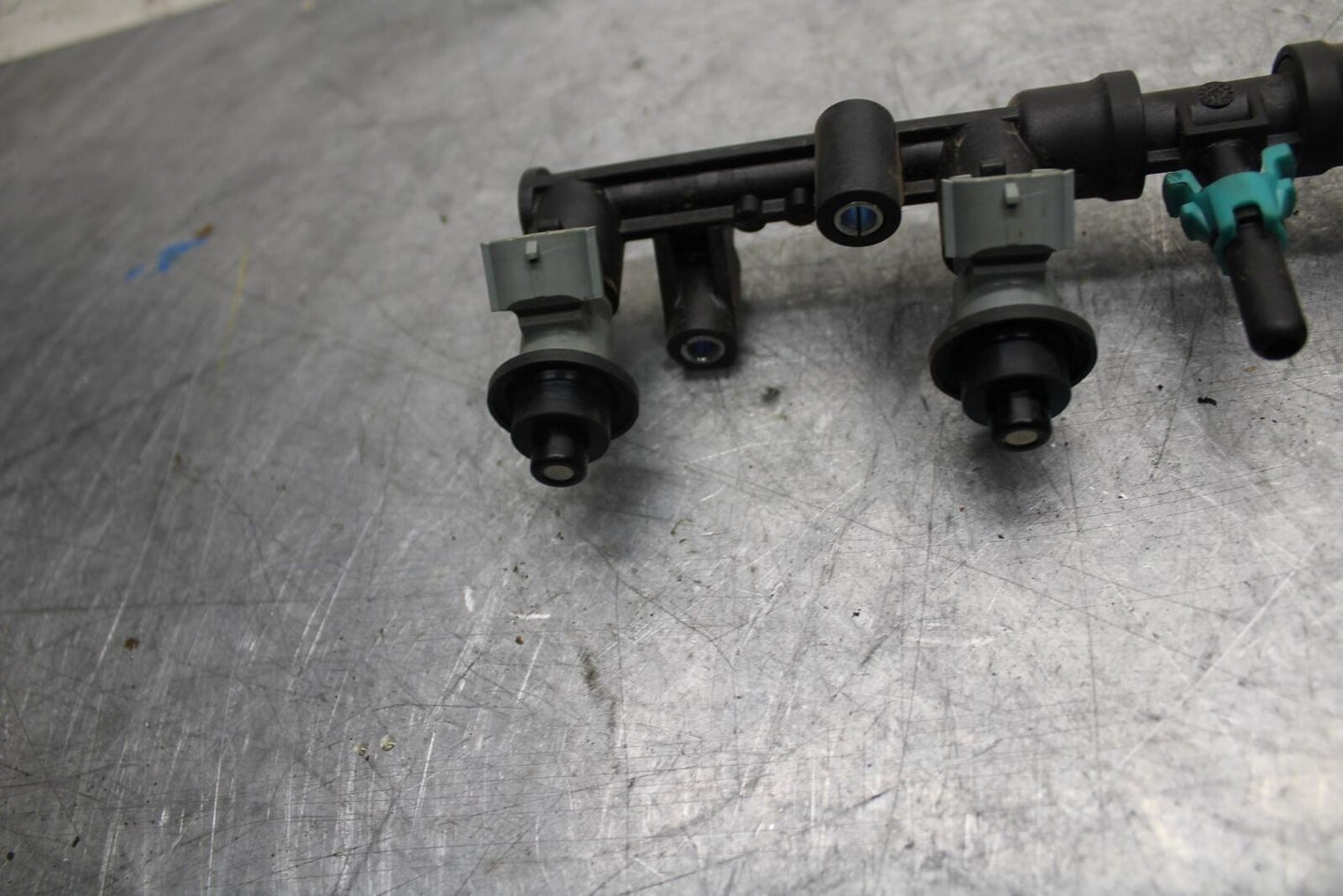 2007 Honda CBR600RR SECONDARY FUEL INJECTORS TOP AIRBOX GAS RAIL  BB42