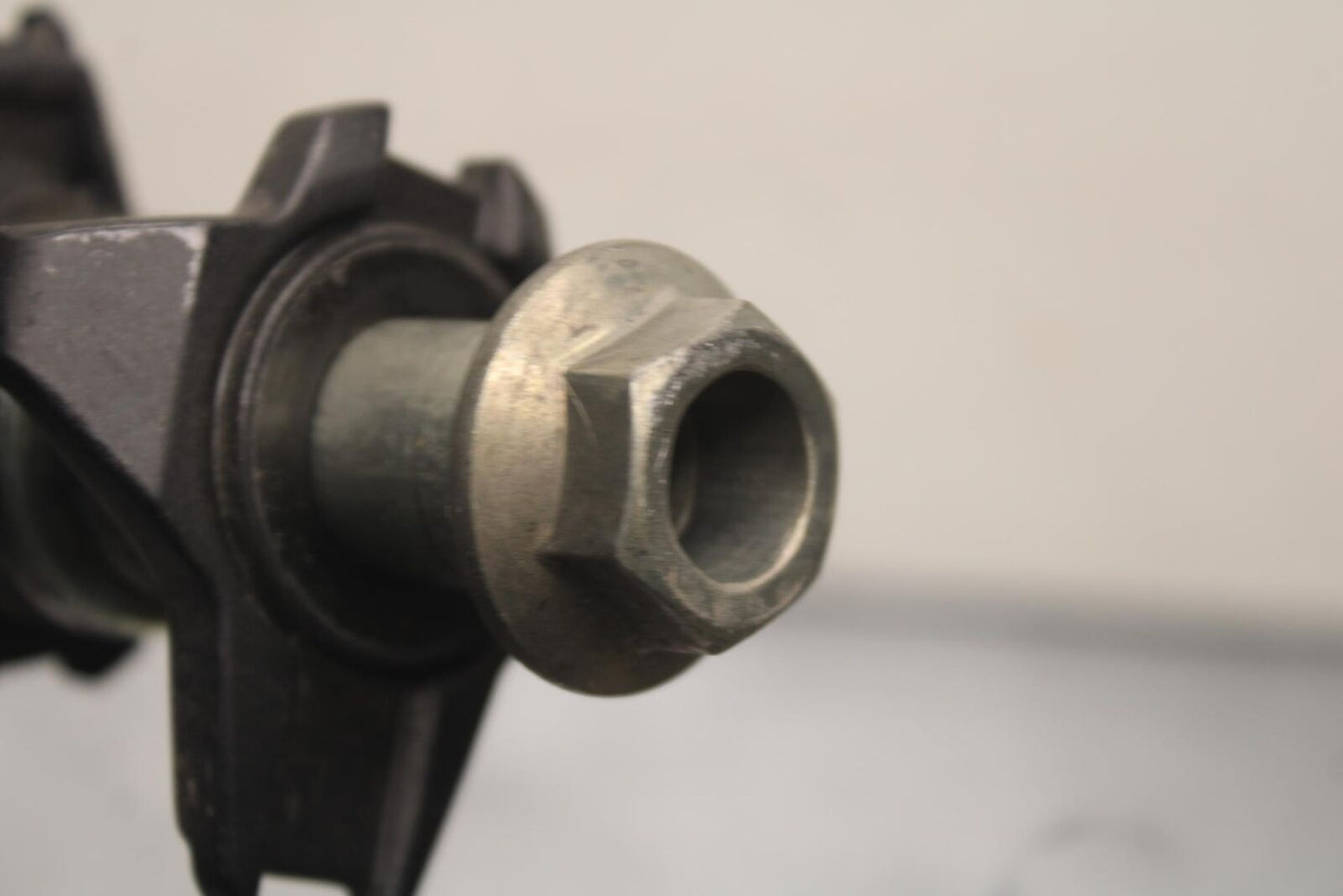 12-17 KAWASAKI ER-6N Z650 REAR AXLE BACK WHEEL RIM PIVOT BOLT AXEL BB607