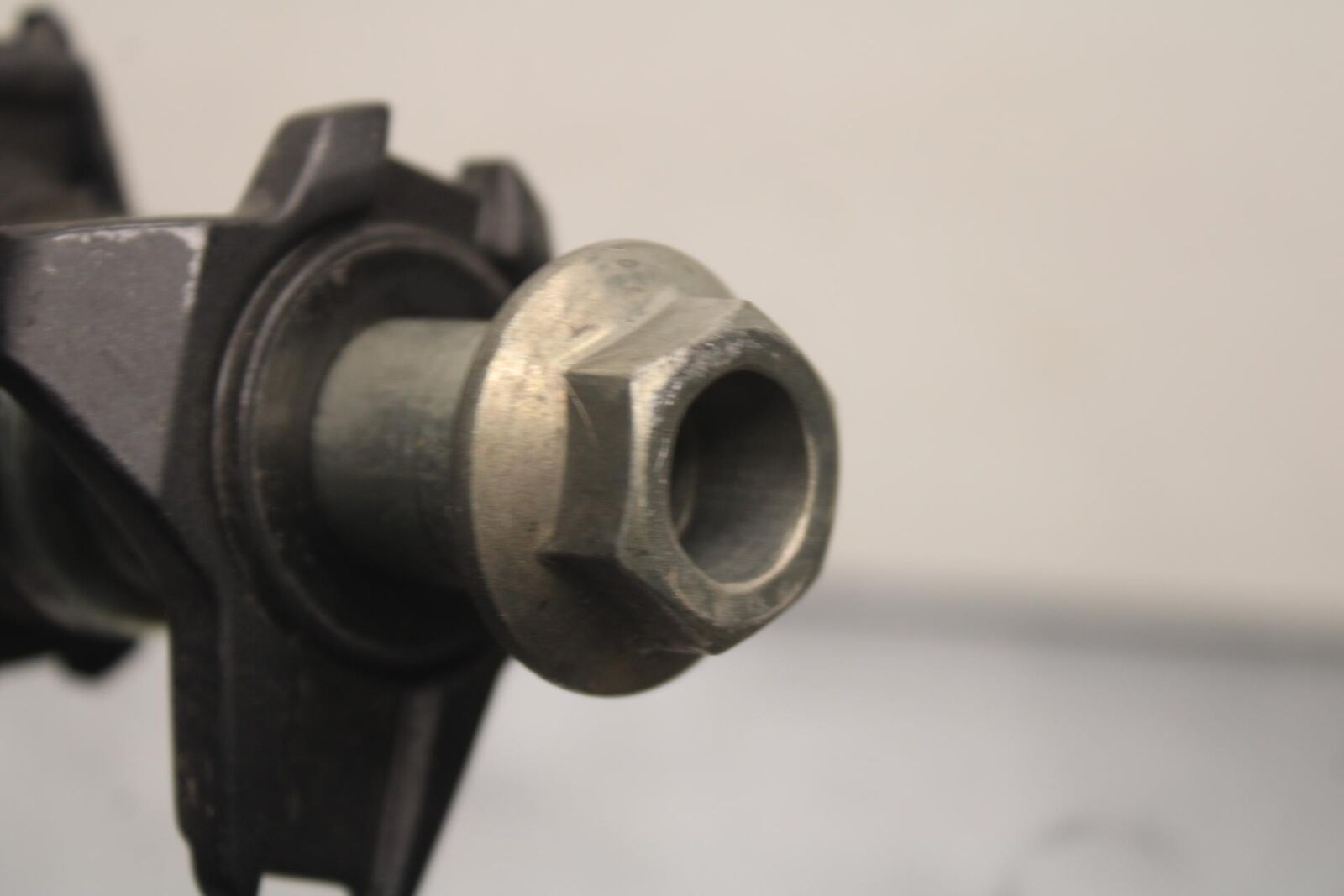 12-17 KAWASAKI ER-6N Z650 REAR AXLE BACK WHEEL RIM PIVOT BOLT AXEL BB607