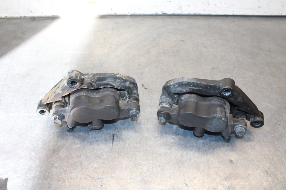 09-15 YAMAHA FZ6R RIGHT LEFT FRONT BRAKE CALIPER SET PAIR CALIPERS BB686