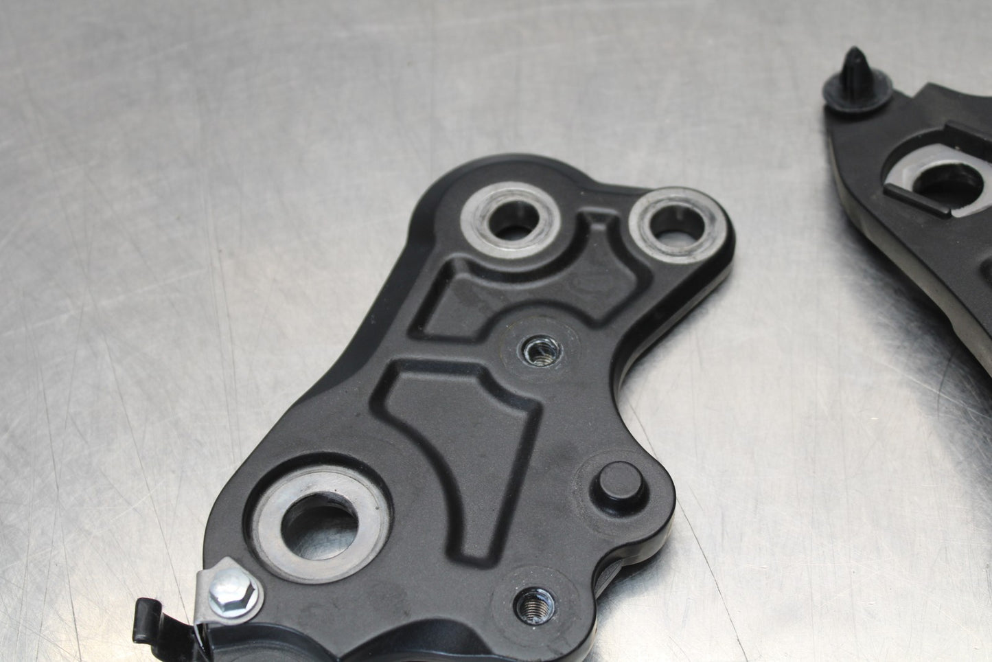23-24 YAMAHA MT-07 FRAME REARSET REAR SET BRACKETS MOUNTS BB194