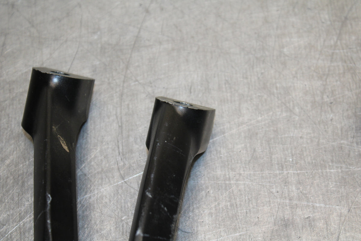 09 SUZUKI GSXR600 REAR BACK PASSENGER PEG SET PAIR BB759