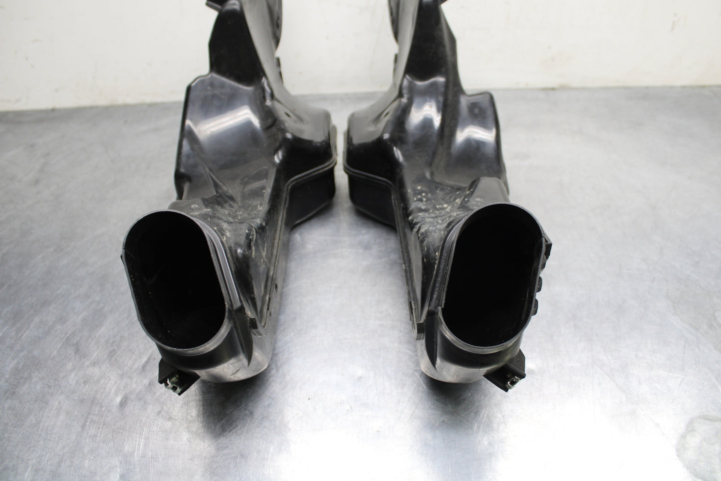 09 SUZUKI GSXR600 RIGHT LEFT AIR INTAKE DUCTS BB759