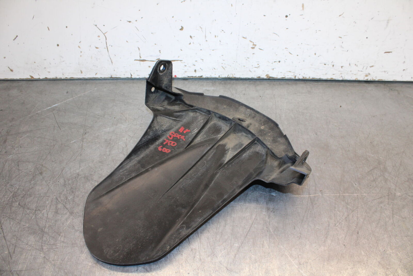 11-24 SUZUKI GSXR  600 750 REAR BACK WHEEL TIRE HUGGER FENDER BB95