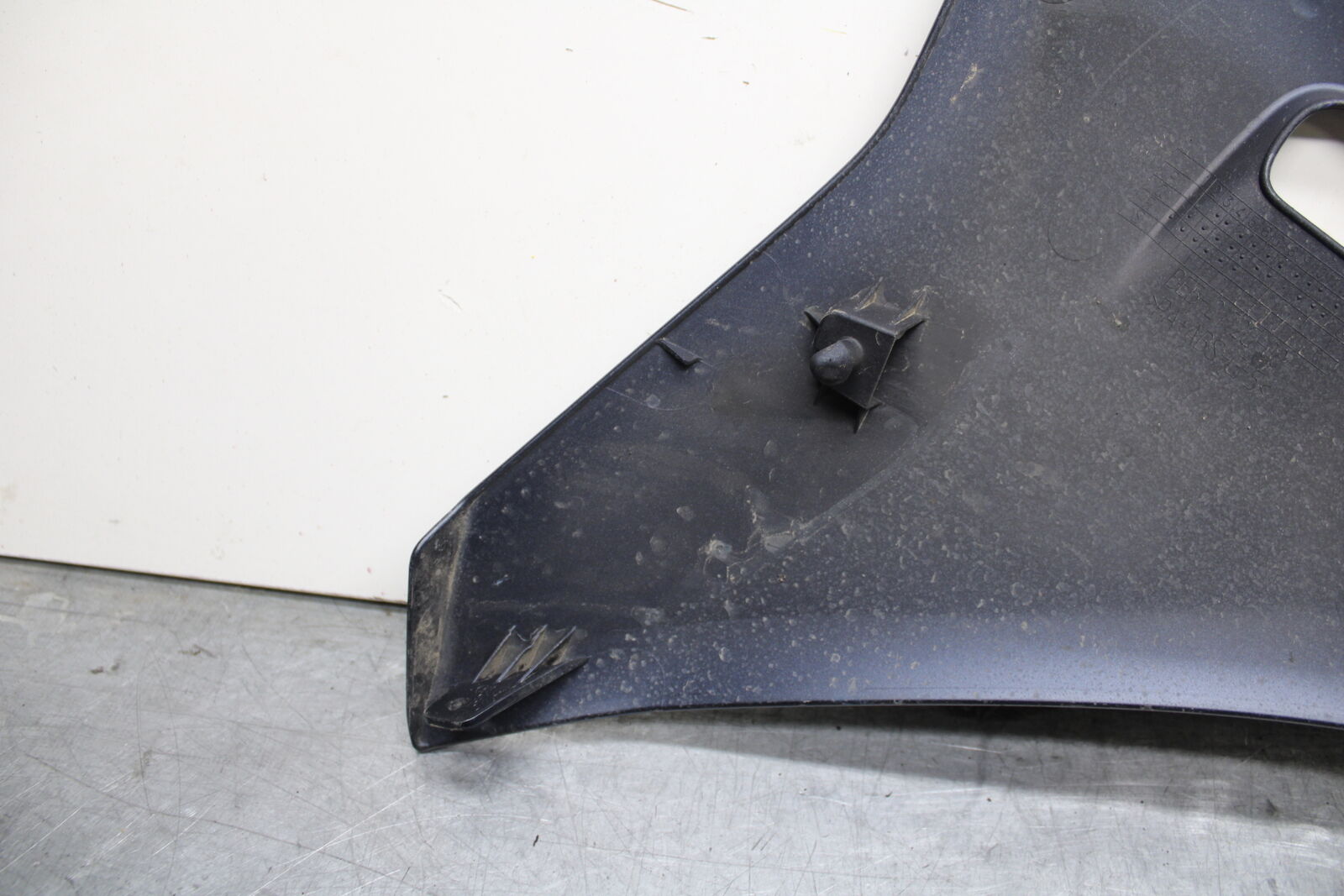 22-23 YAMAHA YZF R7 LEFT LOWER BOTTOM BELLY SIDE FAIRING COWL BB583