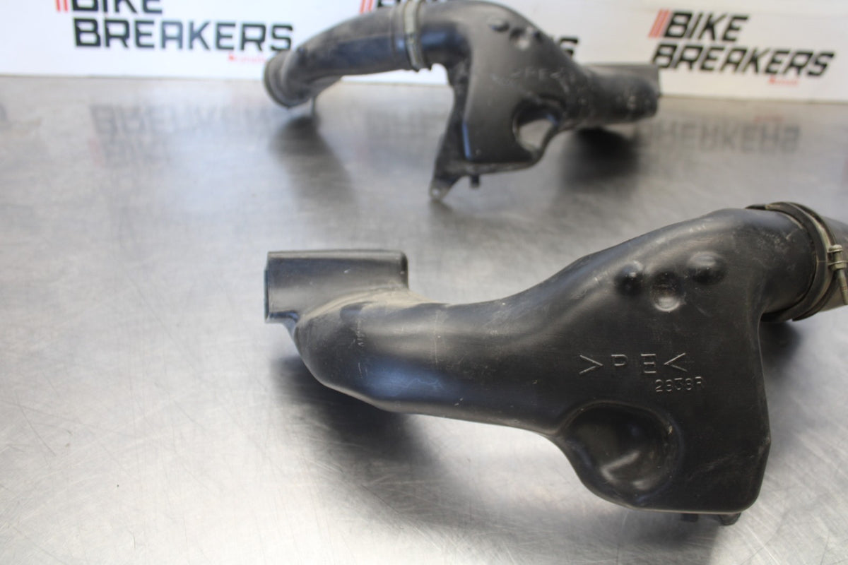 05 YAMAHA YZF R6 OEM RIGHT LEFT AIR INTAKE DUCTS BB894