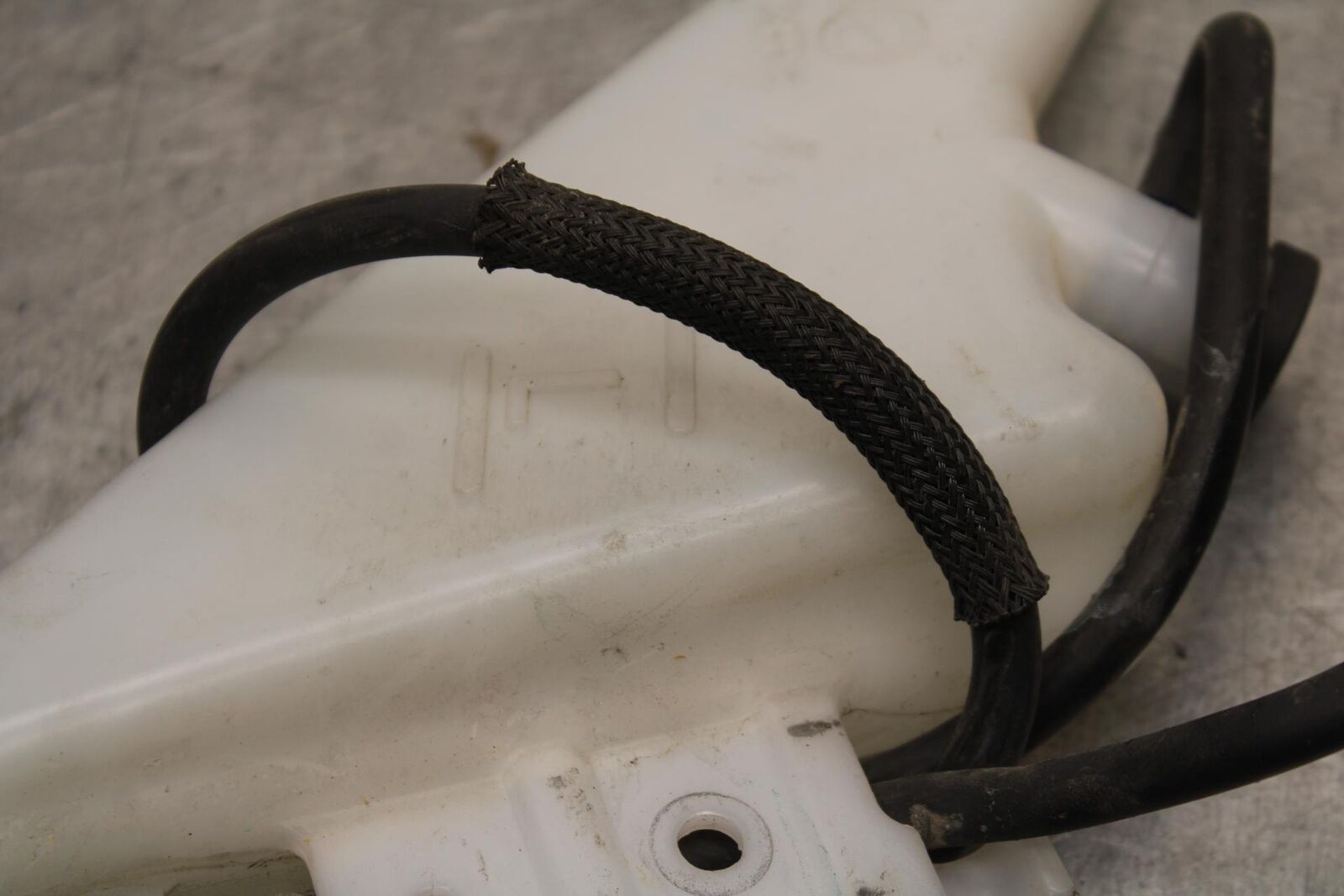 11-23 SUZUKI GSXR 750 COOLANT WATER TANK RESERVOIR BOTTLEBB630