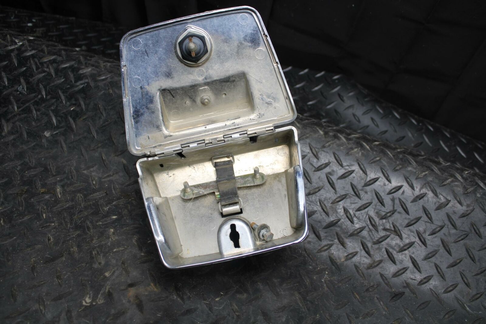 84-85 YAMAHA VIRAGO 1000 STOCK TOOLS OEM TOOL BAG KIT HOLDER BOX BB173