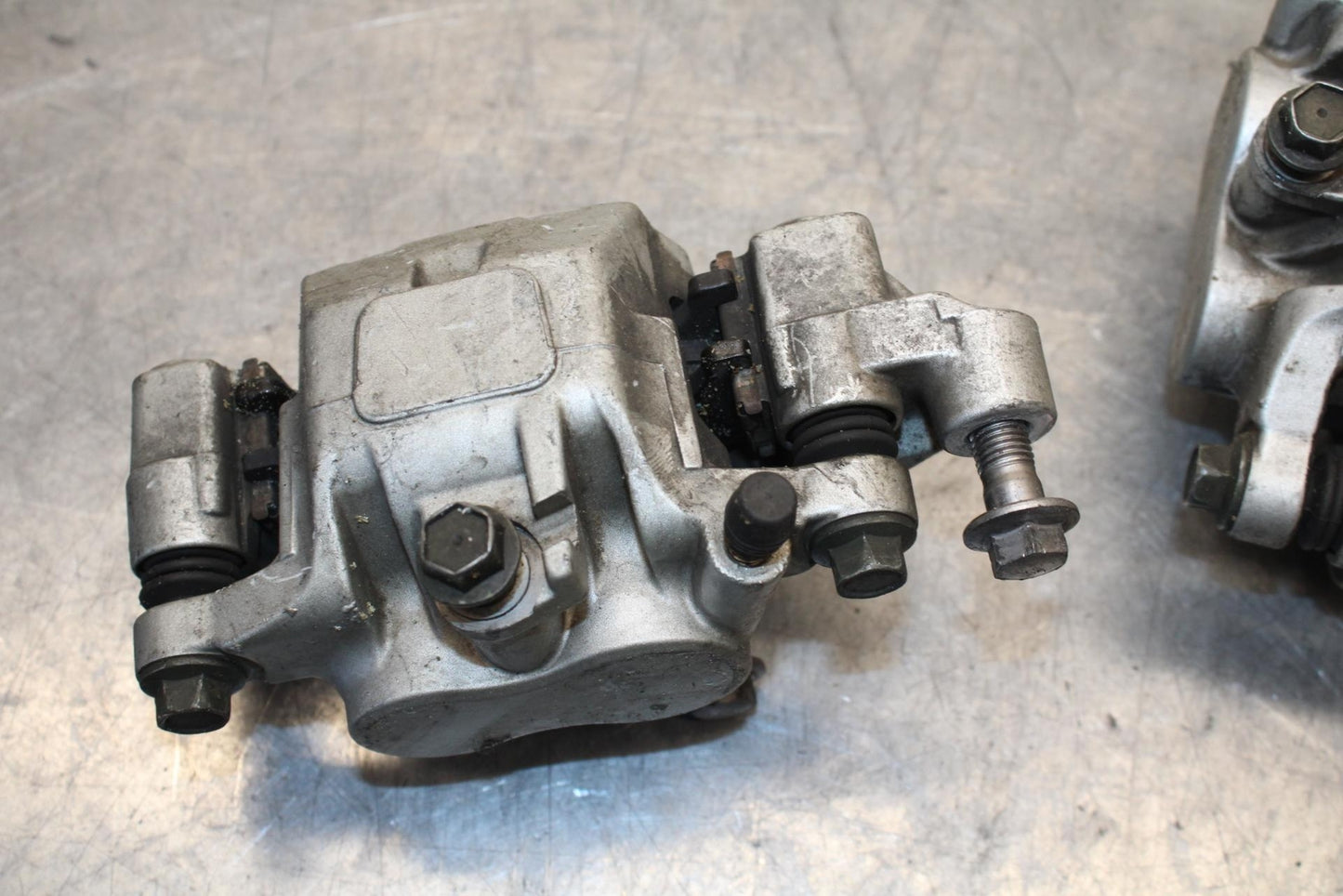 07-08 YAMAHA V STAR 1100 RIGHT LEFT FRONT BRAKE CALIPER SET PAIR CALIPERS BB71