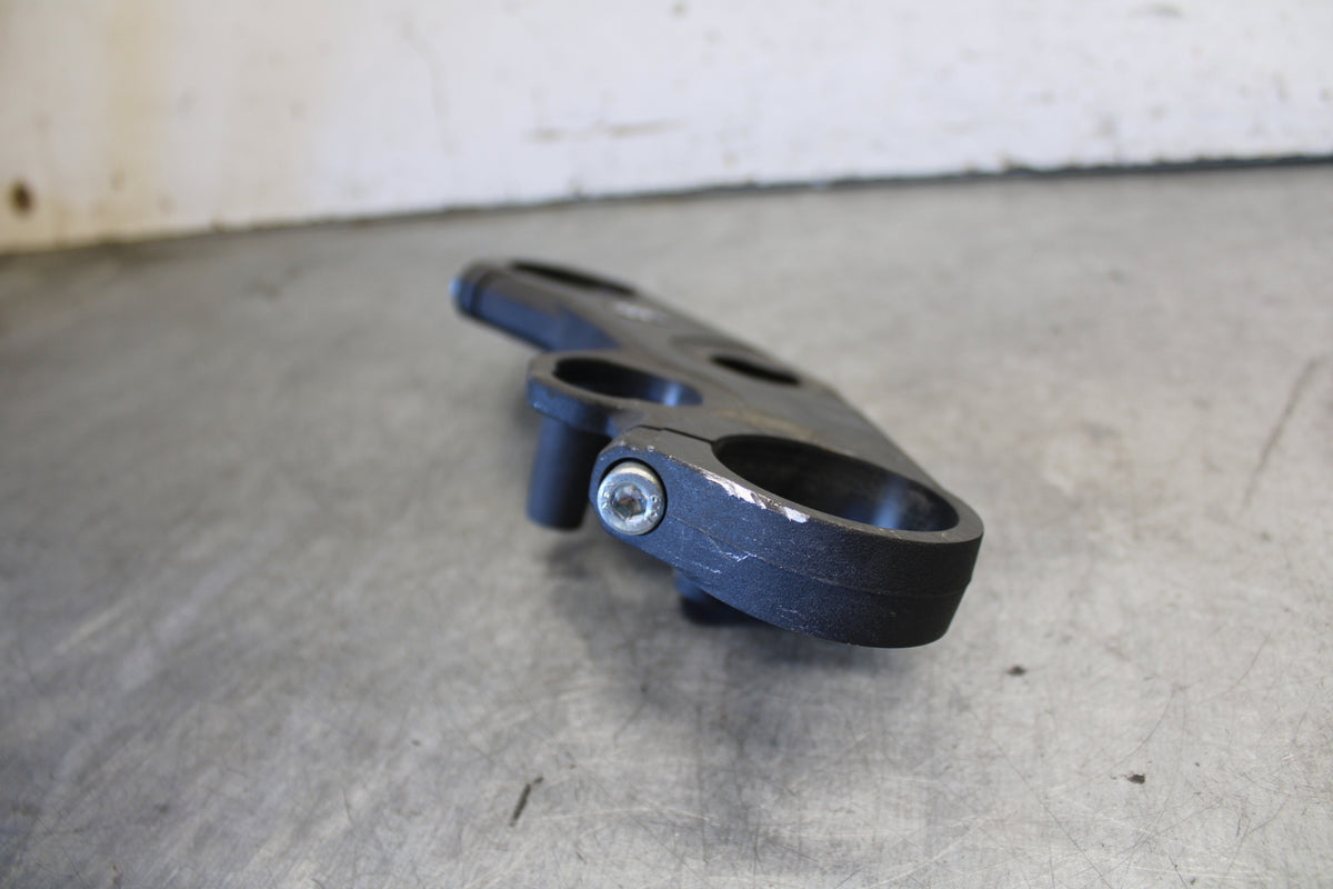 11-24 SUZUKI GSXR750 FORKS UPPER TRIPLE TREE CLAMP BB687
