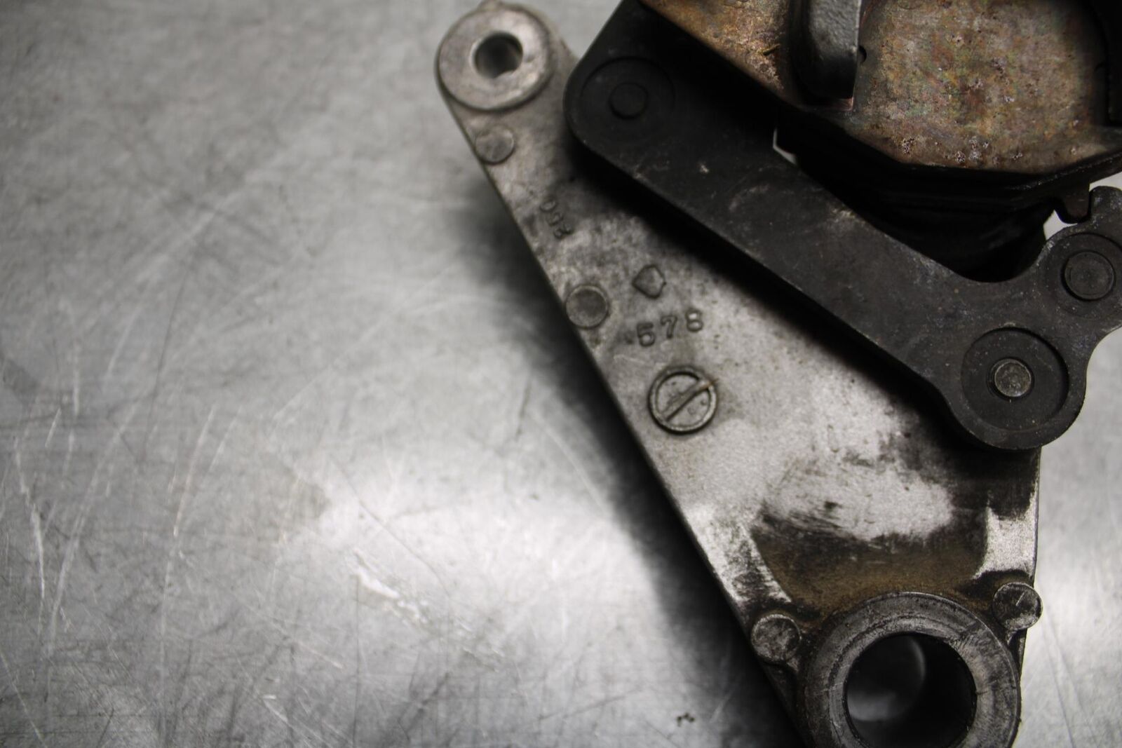 2001 Kawasaki Ninja ZX6 ZX600E REAR BACK BRAKE CALIPER W MOUNT BRACKET BB547