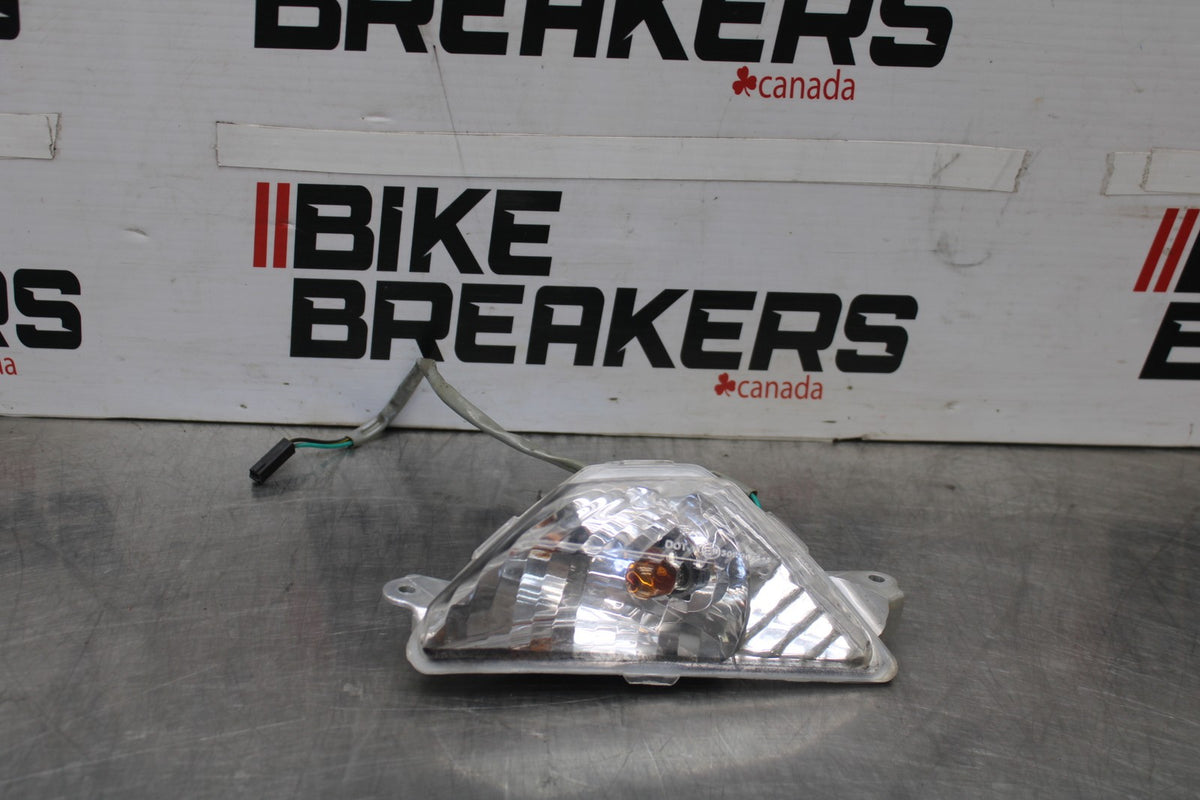 13-18 KAWASAKI NINJA ZX6R LEFT FRONT TURN SIGNAL LIGHT INDICATOR BB915