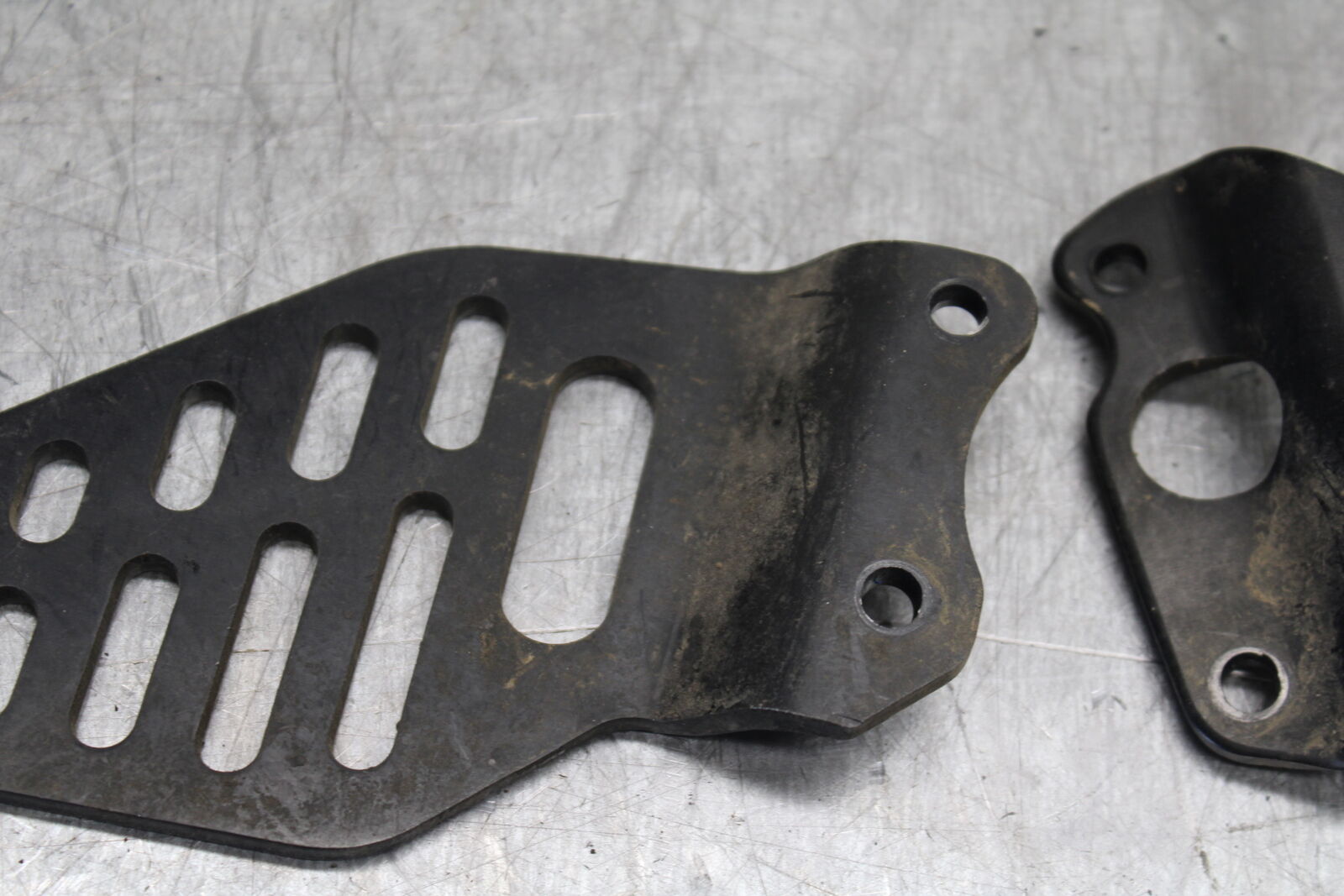 08-16 YAMAHA YZF R6 RIGHT & LEFT REARSET REAR SET HEEL GUARD COVER BB436