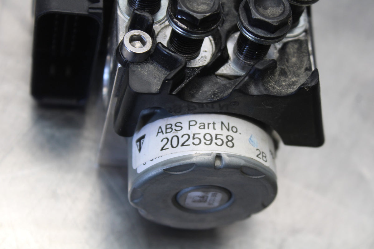 20 TRIUMPH STREET TRIPLE 765 ABS PUMP UNIT MODULE BB864