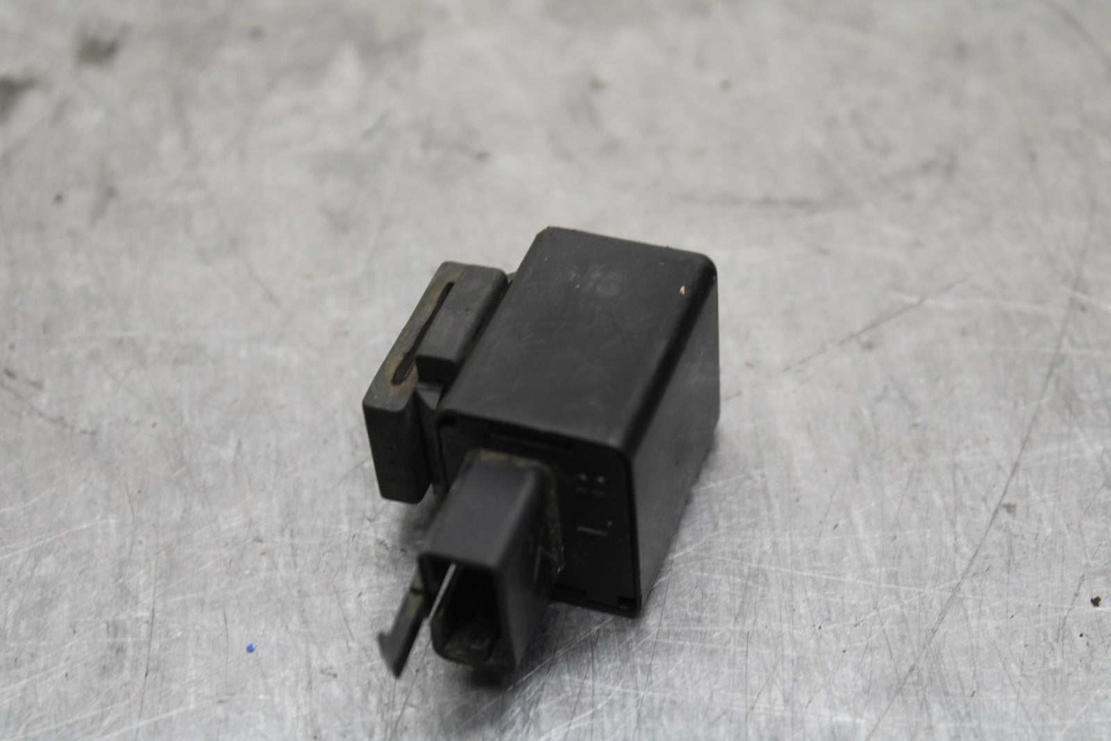 04-05 YAMAHA YZF R1 TURN SIGNAL BLINKER RELAY FLASHER SWITCH BB131