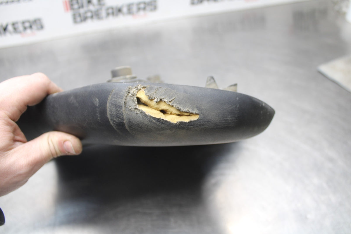 22-25 YAMAHA YZF R7 FRONT DRIVERS SEAT PAD SADDLE PILLION BB769-B