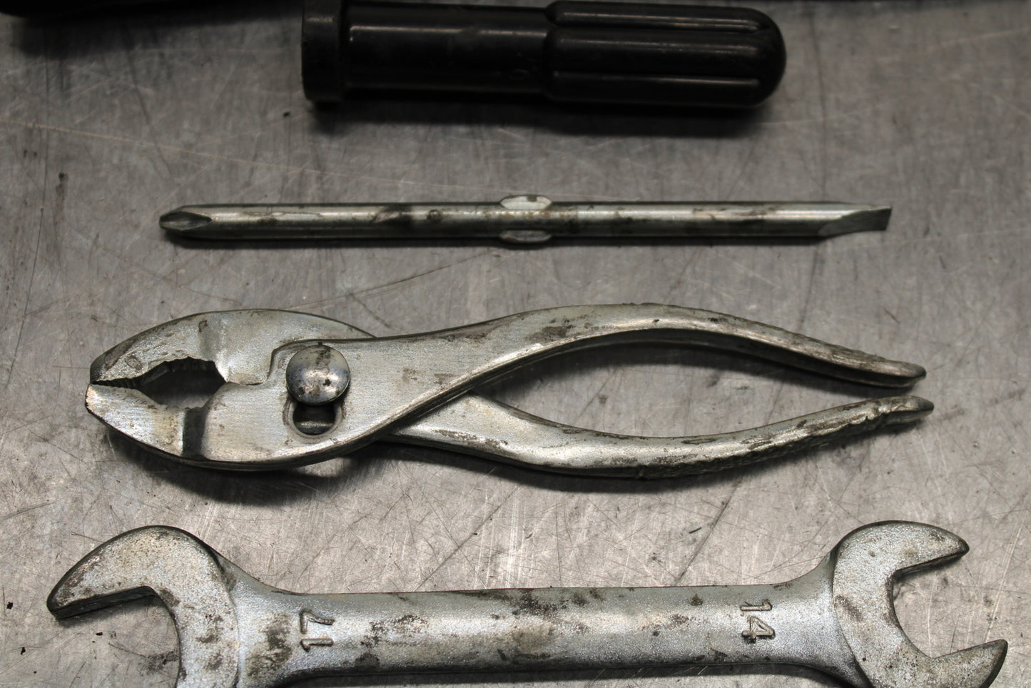 08-10 SUZUKI GSXR 600 STOCK TOOLS OEM TOOL BAG KIT SET BB130