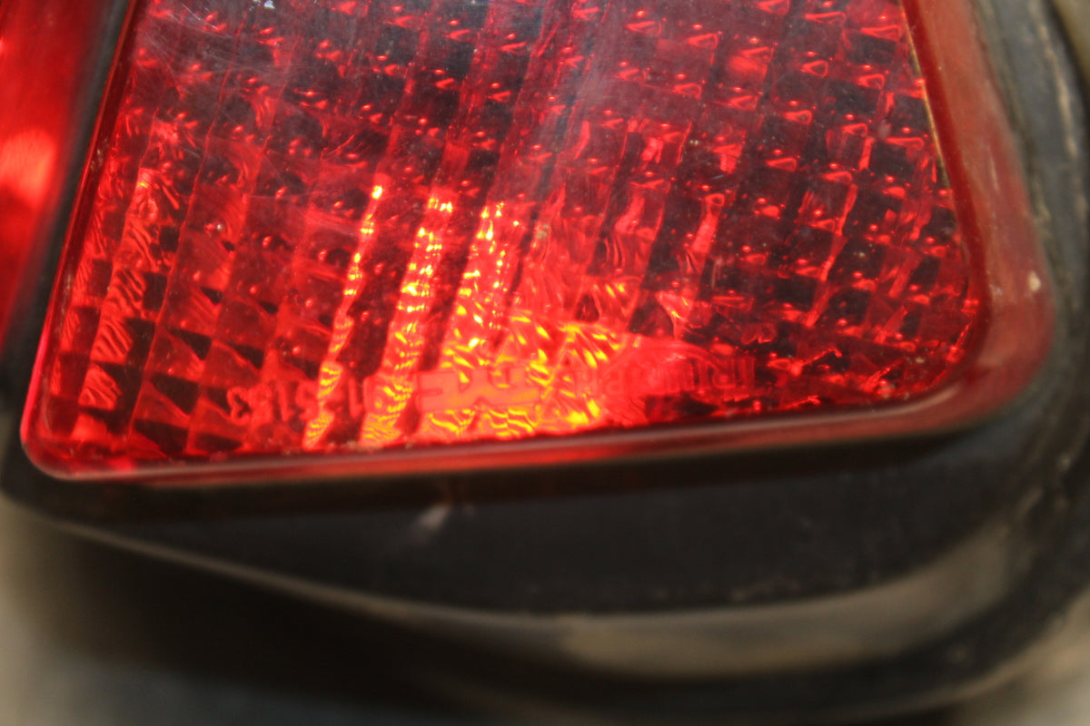 03-04 TRIUMPH DAYTONA 600 REAR TAIL TAILLIGHT BACK BRAKE LIGHT BB745