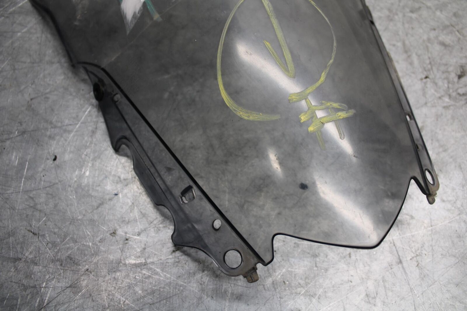 2015 Yamaha YZF R3 FRONT WINDSHIELD WINDSCREEN  1WD-F8381-00-00 BB526