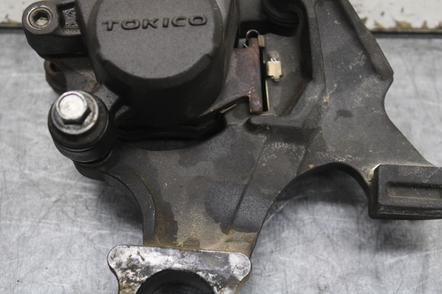 08-10 SUZUKI GSXR 600 REAR BACK BRAKE CALIPER W MOUNT BRACKET  BB721