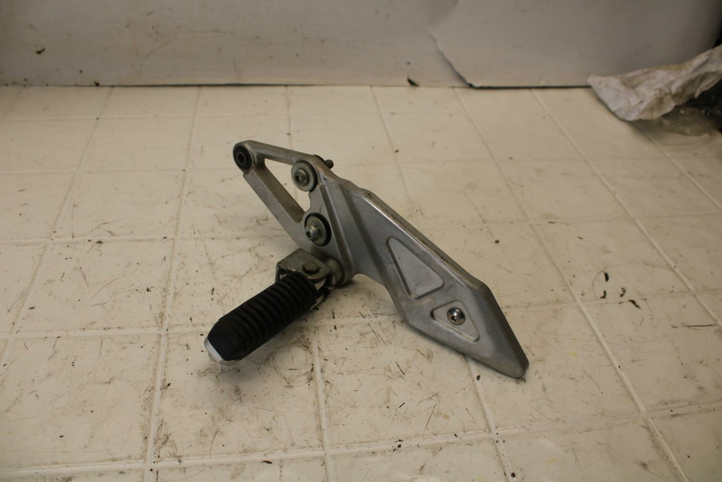 93-96 SUZUKI GSXR1100W LEFT REARSET REAR SET DRIVER FOOT PEG REST STOP BB12 #B