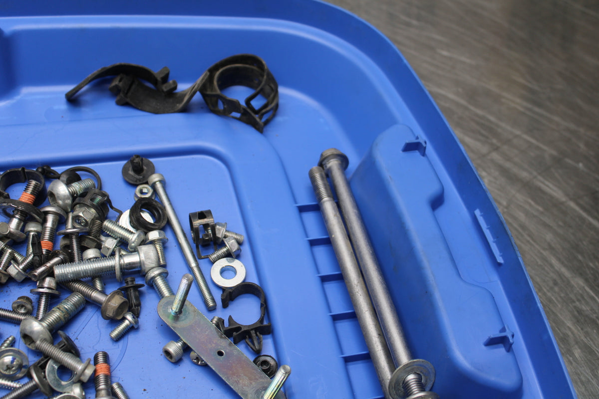 09-15 YAMAHA FZ6R ENGINE MOUNTING BOLTS HARDWARE MOTOR SCREWS BB161