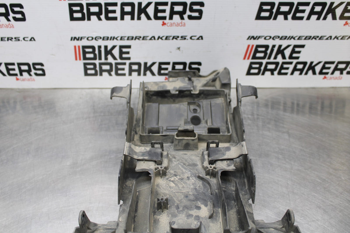 13-15 HONDA CBR500R REAR BACK TAIL UNDERTAIL BATTERY TRAY PLASTIC BB834