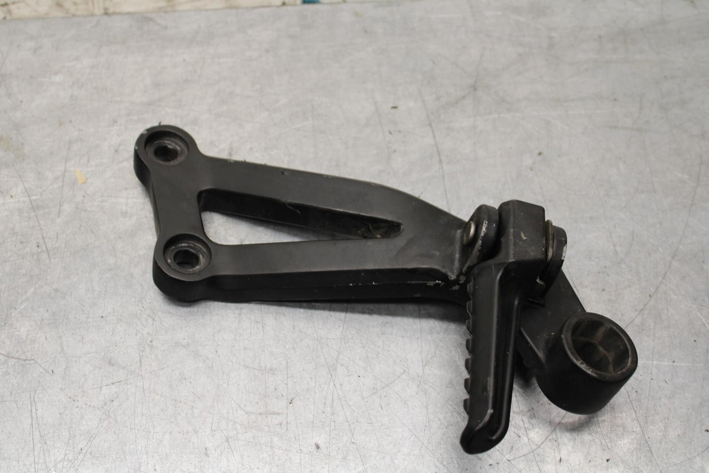 2000 Kawasaki Ninja ZX12R ZX1200A RIGHT REAR BACK PASSENGER PEG 34028-1481 BB565