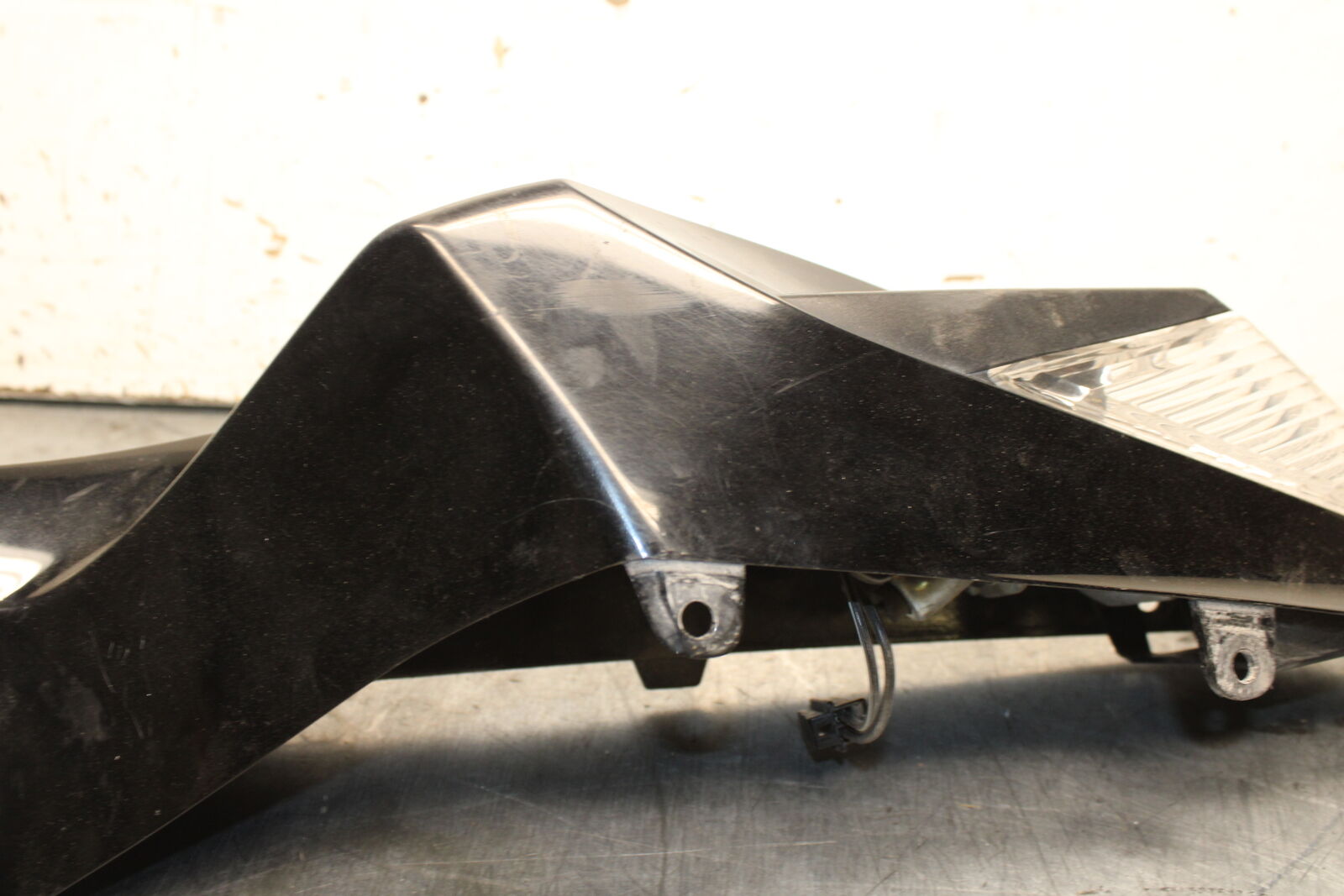 11-24 SUZUKI GSXR750 RIGHT REAR TAIL FAIRING COWL SHROUD 47100-15J10-YVB  BB714