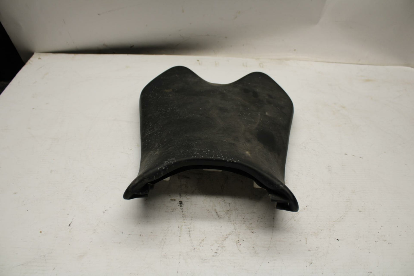 08-17 YAMAHA YZF R6 FRONT DRIVERS SEAT PAD SADDLE PILLION BB354