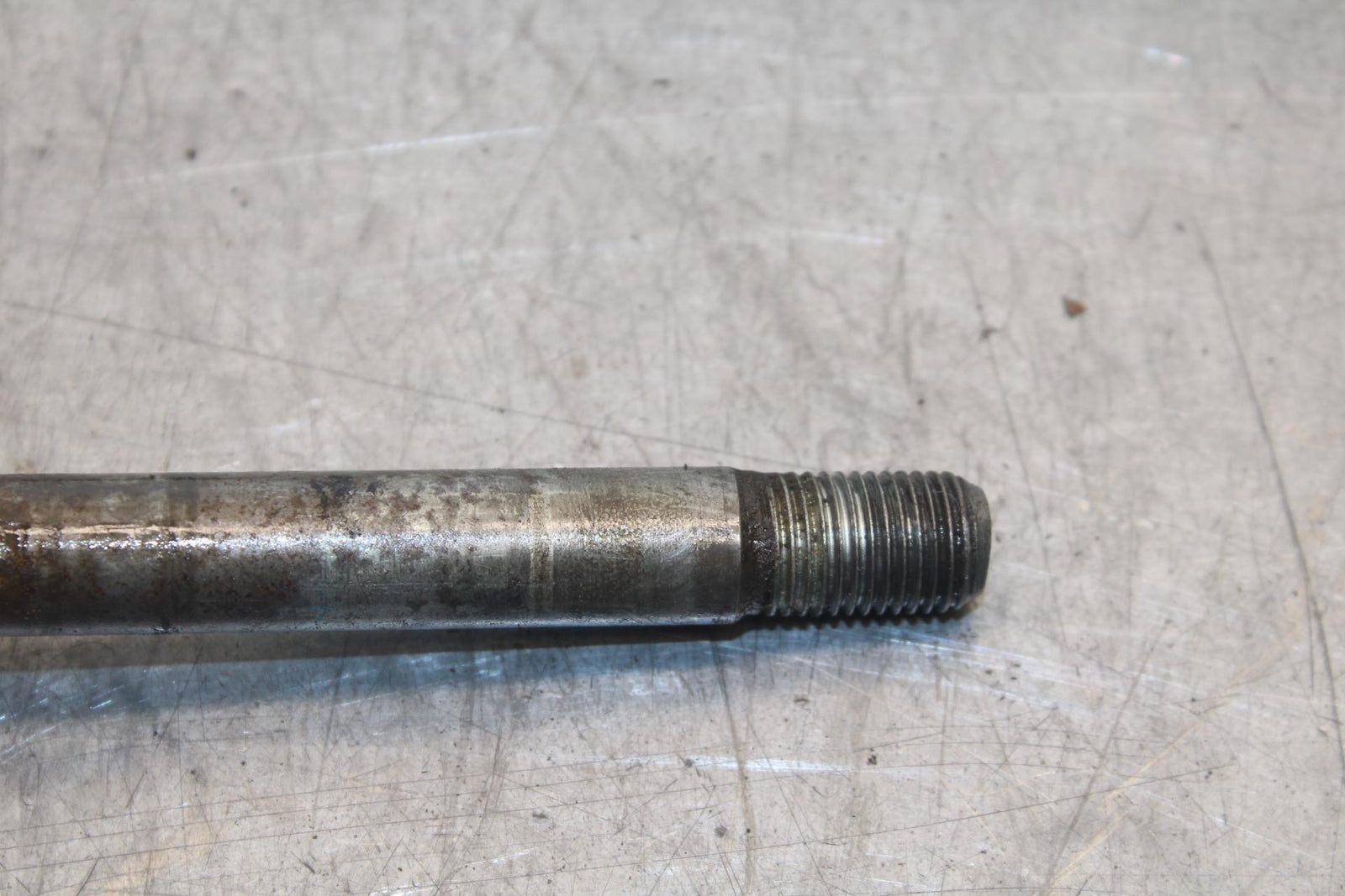 1988 Yamaha FZ600 FRONT WHEEL RIM AXLE PIVOT BOLT 10W-25381-00-00 BB601