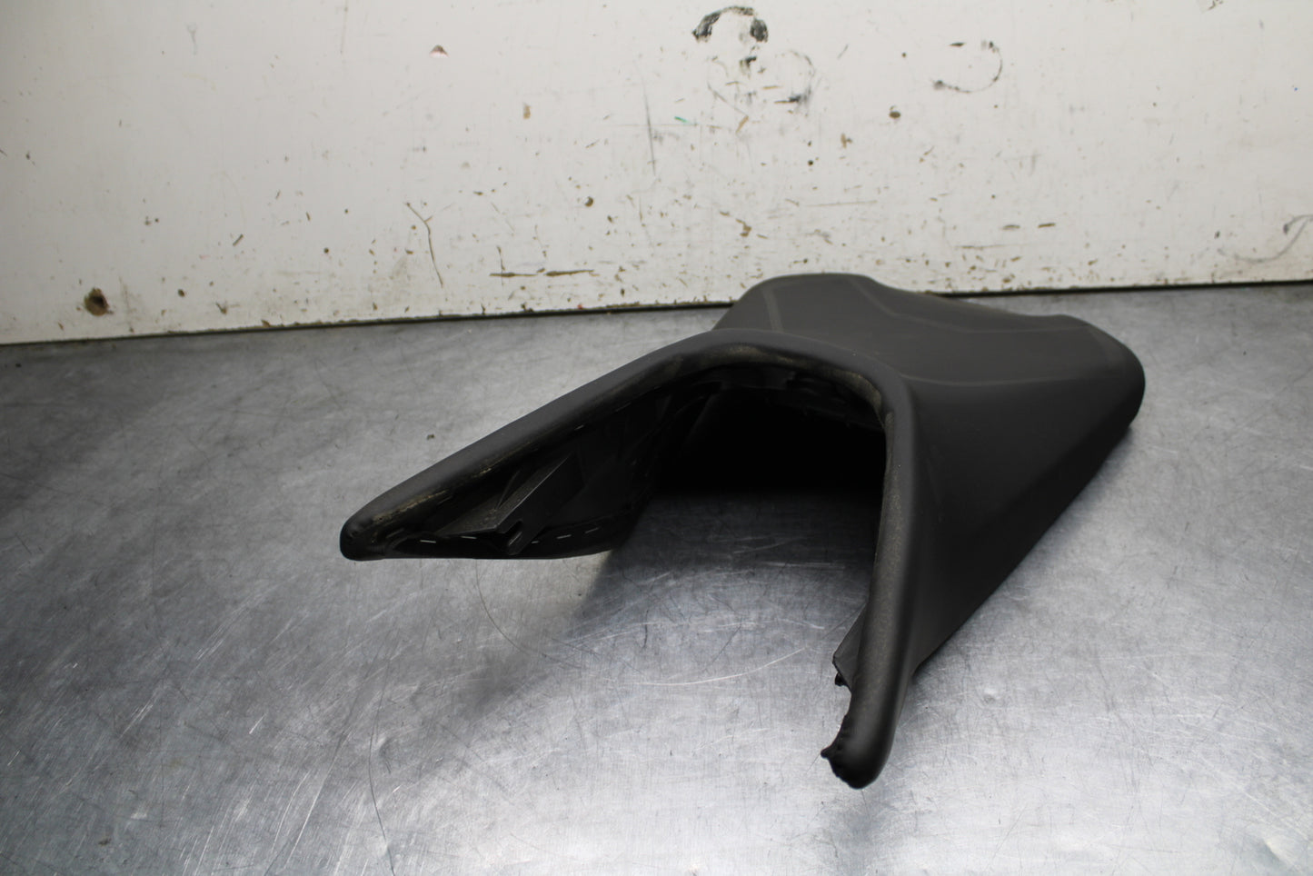 17-24 KTM 390 DUKE FRONT DRIVERS SEAT PAD SADDLE PILLION BB734