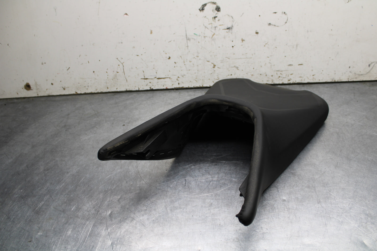 17-24 KTM 390 DUKE FRONT DRIVERS SEAT PAD SADDLE PILLION BB734