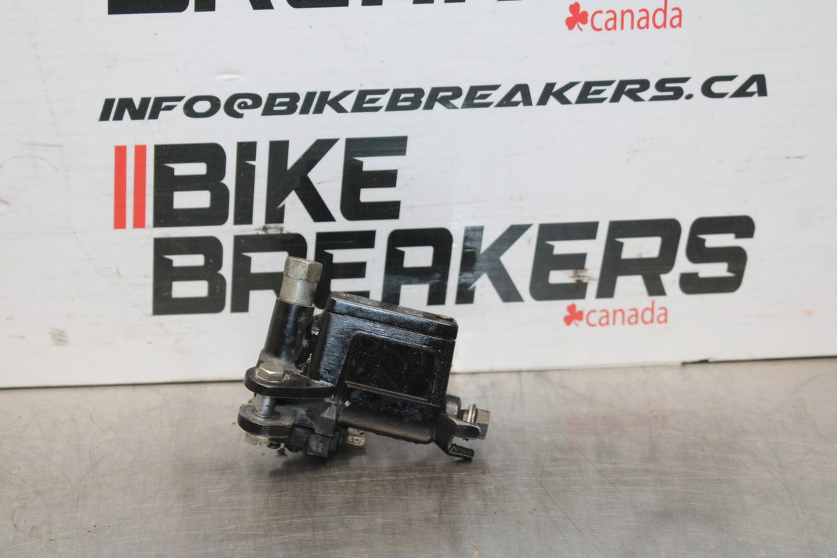 08 HONDA CBR125R FRONT BRAKE MASTER CYLINDER BB804