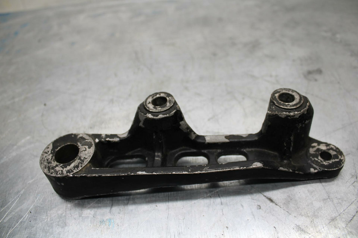 85 YAMAHA RZ500 REAR BRAKE CALIPER HANGER BACK MOUNTING BRACKET BB27 C