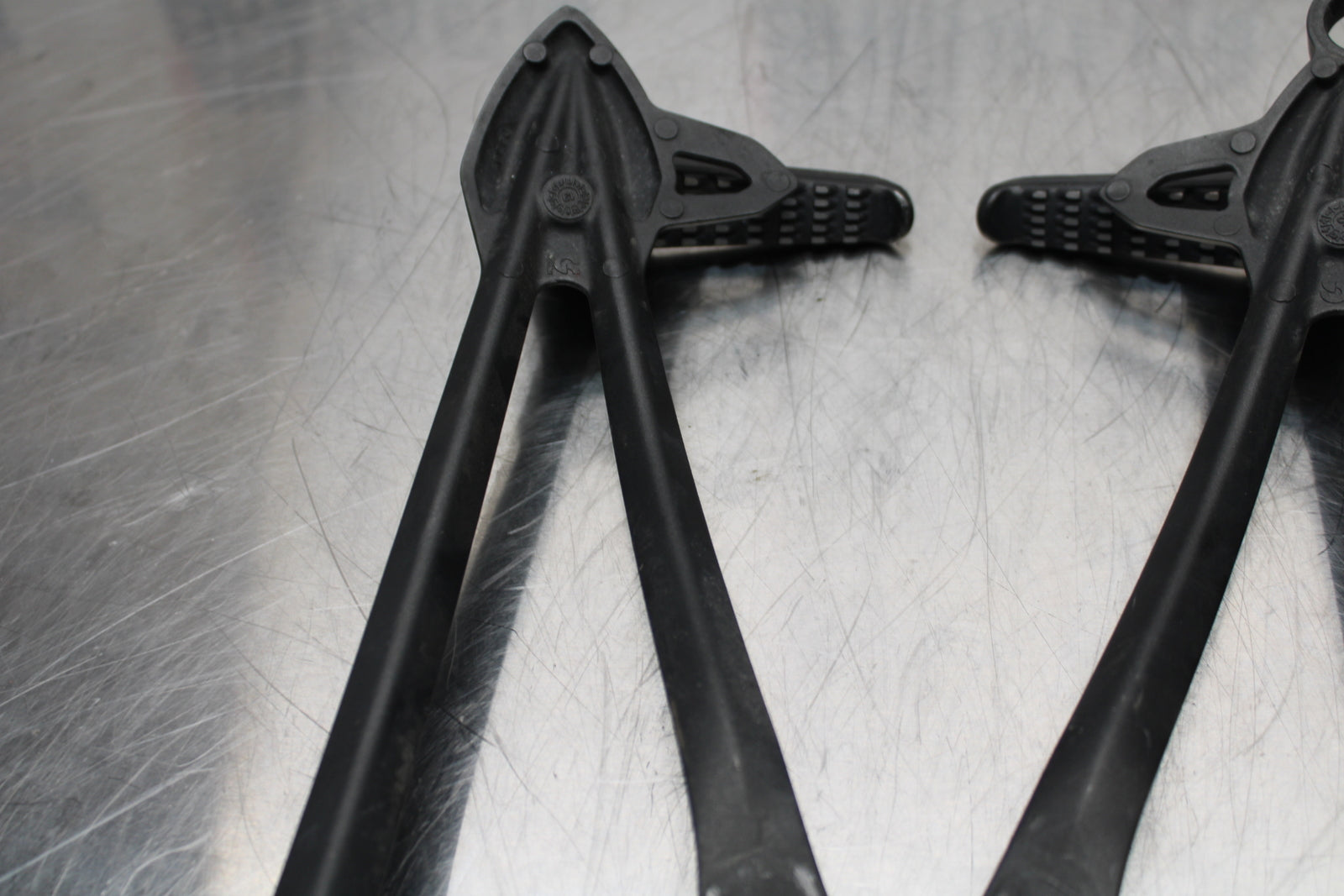 13-17 KAWASAKI NINJA ZX6R ZX636 ABS REAR BACK PASSENGER PEG SET PAIR BB143