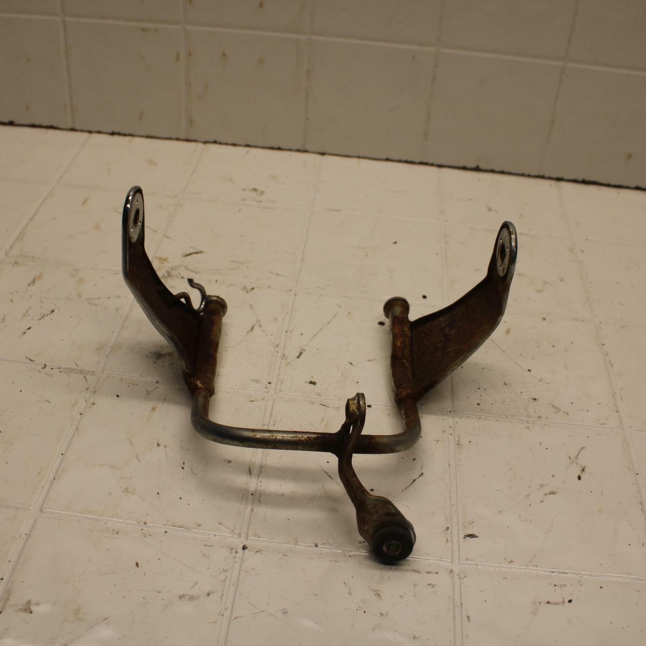 80-83 YAMAHA MAXIM 650 XJ650 UPPER FAIRING MIRROR GAUGES STAY BRACKET BB403