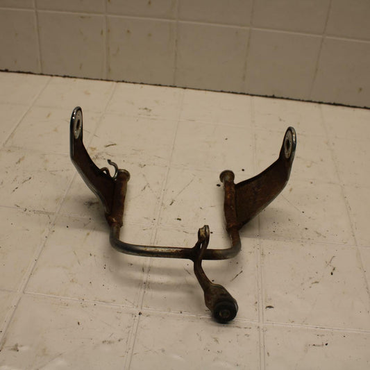 80-83 YAMAHA MAXIM 650 XJ650 UPPER FAIRING MIRROR GAUGES STAY BRACKET BB403