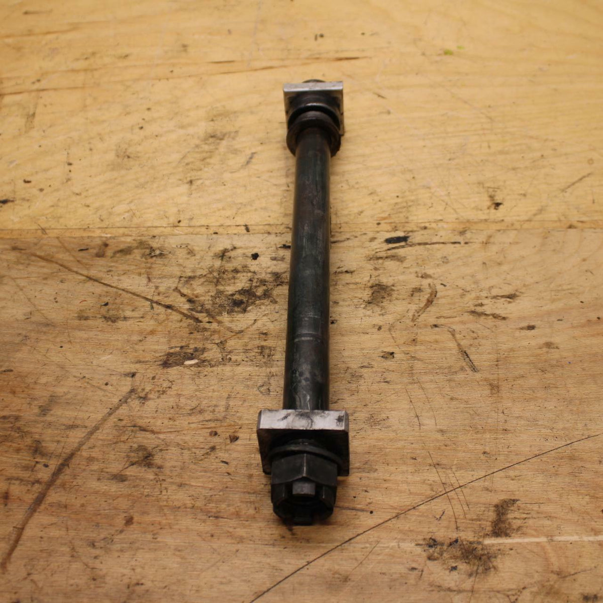 03-06 KAWASAKI Z1000 REAR AXLE BACK WHEEL RIM PIVOT BOLT AXEL BB319