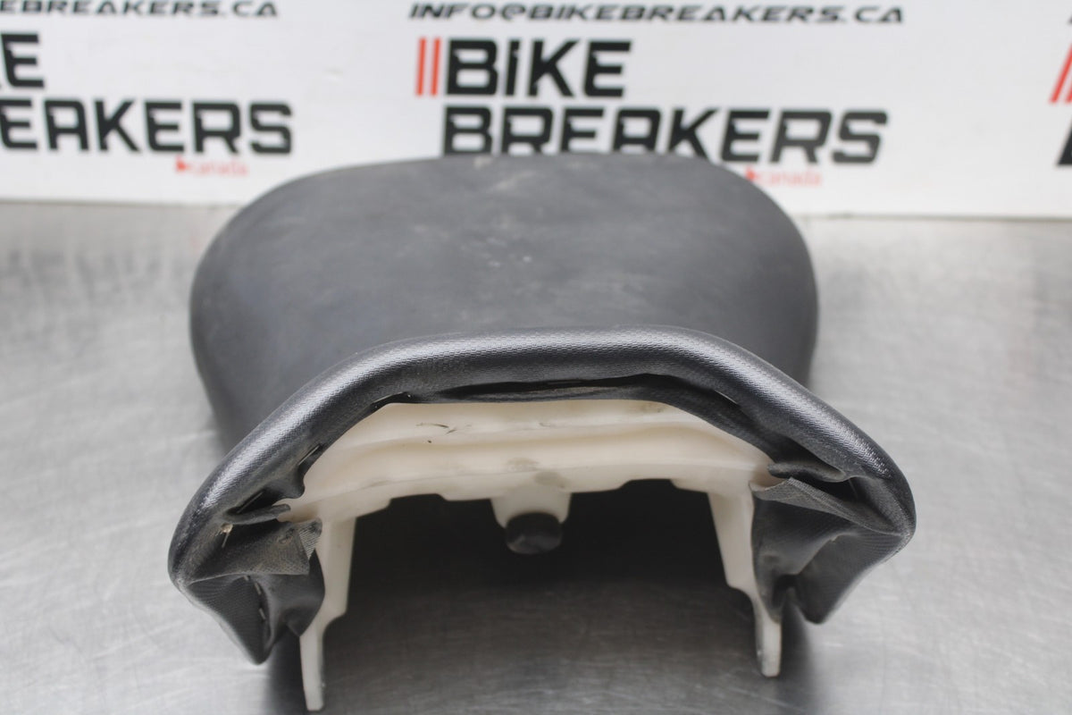 08 SUZUKI SV650 FRONT DRIVERS SEAT PAD SADDLE PILLION BB846