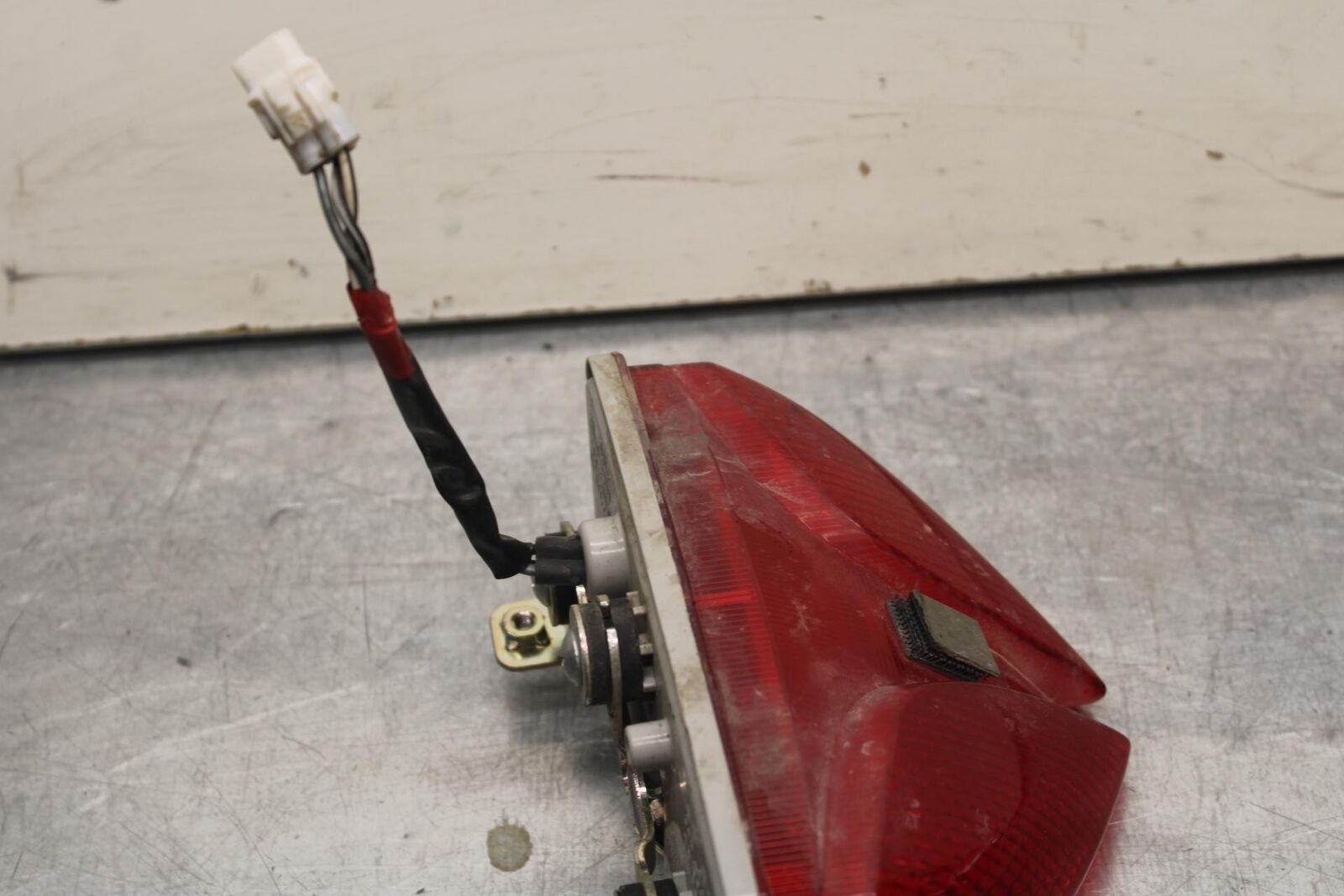 2011 Suzuki GSXR600 REAR TAIL TAILLIGHT BACK BRAKE LIGHT BB605