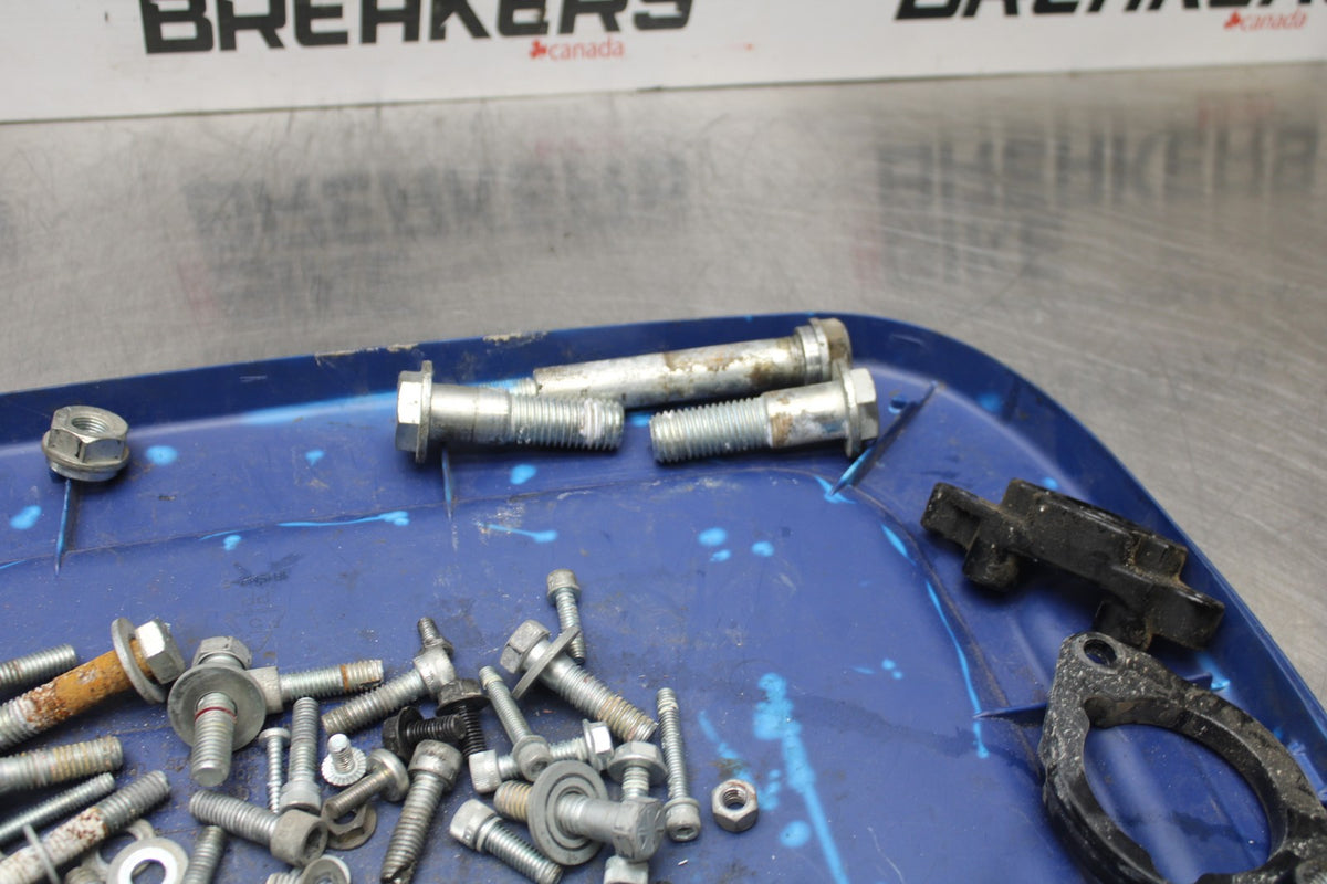 09 HARLEY-DAVIDSON SPORTSTER 1200 CUSTOM XL1200C MOUNTING BOLTS HARDWARE BB776