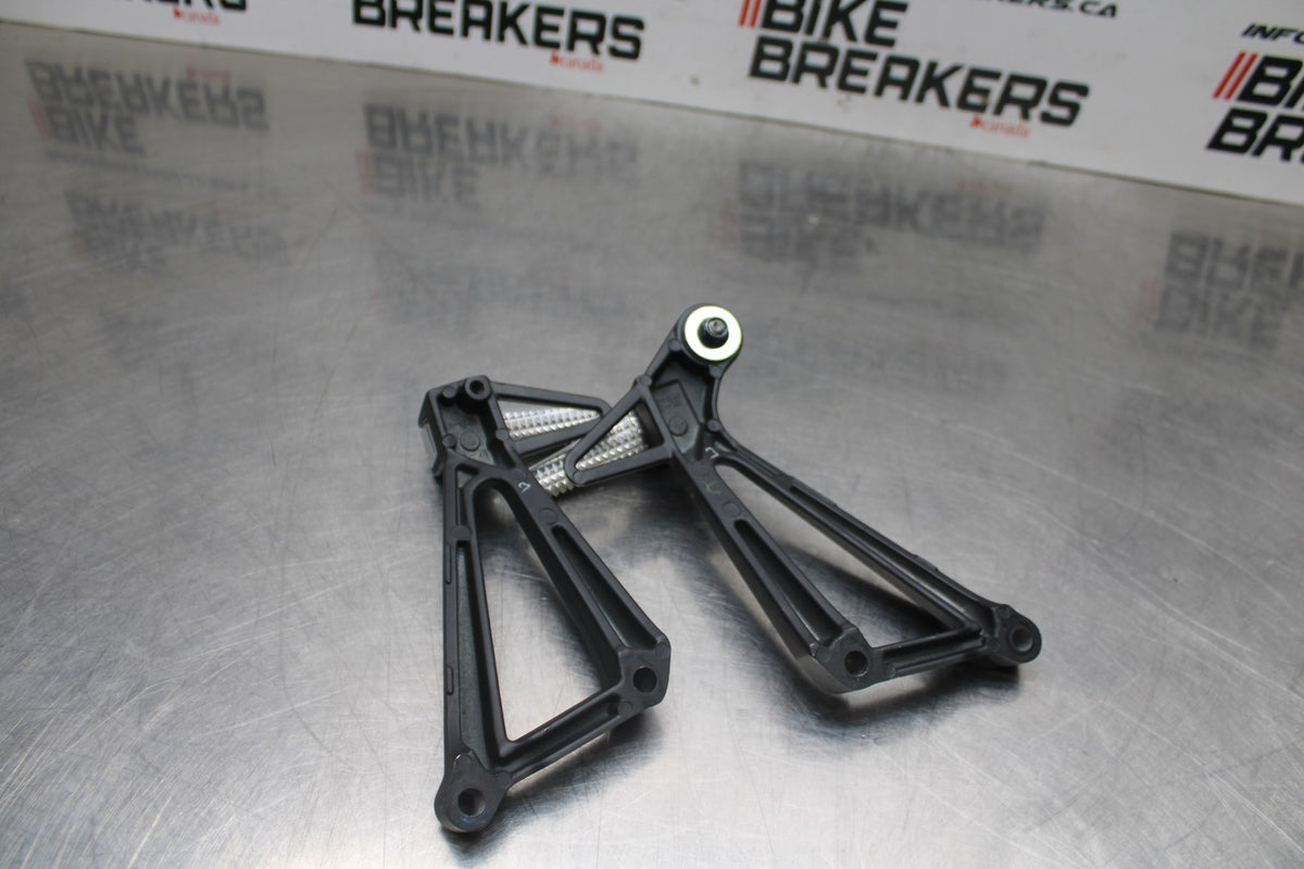 15-19 YAMAHA YZF R3 REAR BACK PASSENGER PEG SET PAIR BB800